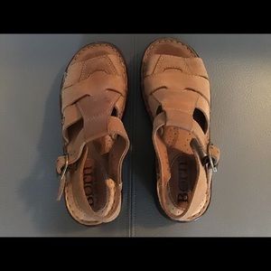 Born sandals